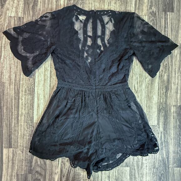 Honey Punch Black Sheer Lace Embroidered Short Sleeve Romper Size Small S - Picture 1 of 6